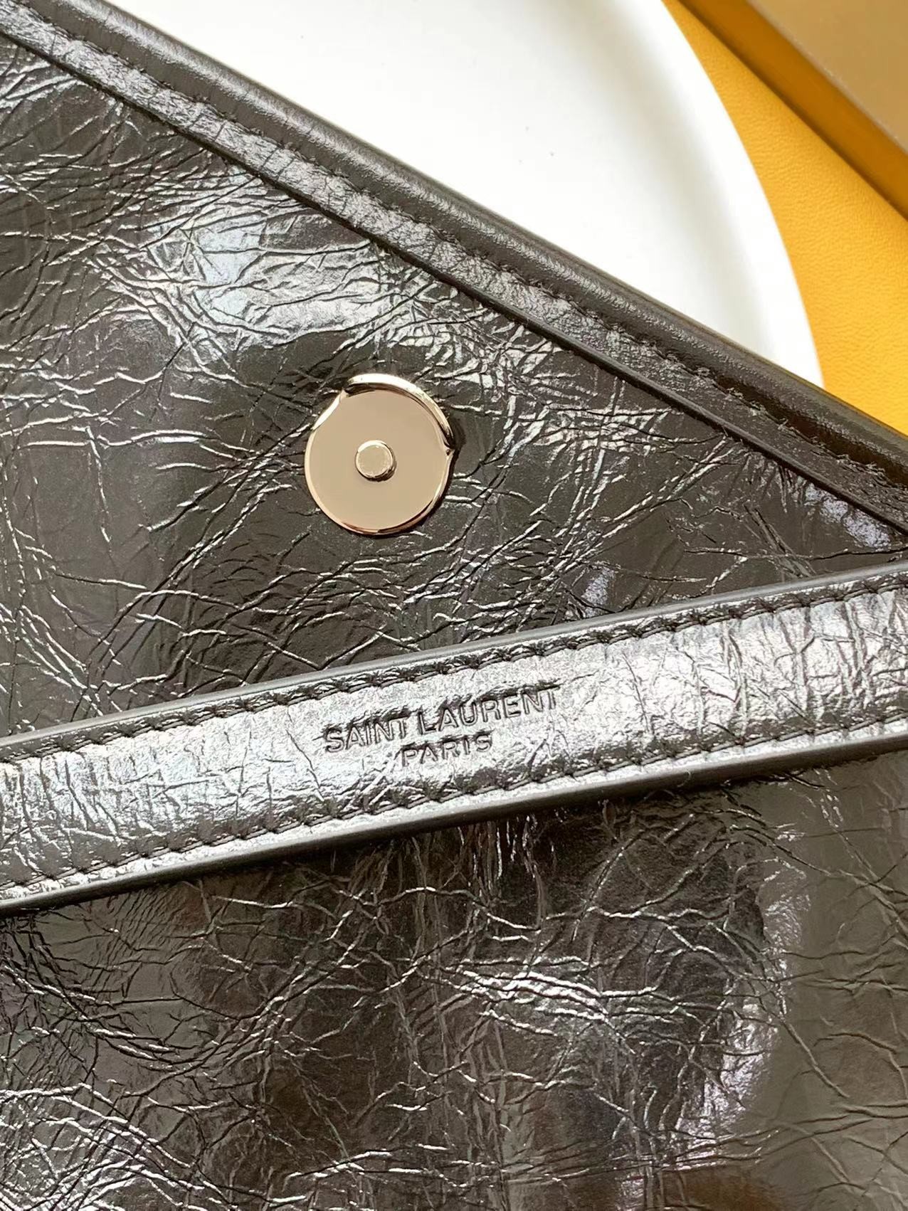 세인트로랑 니키 베이비 누벅 숄더백 블랙 (22cm)