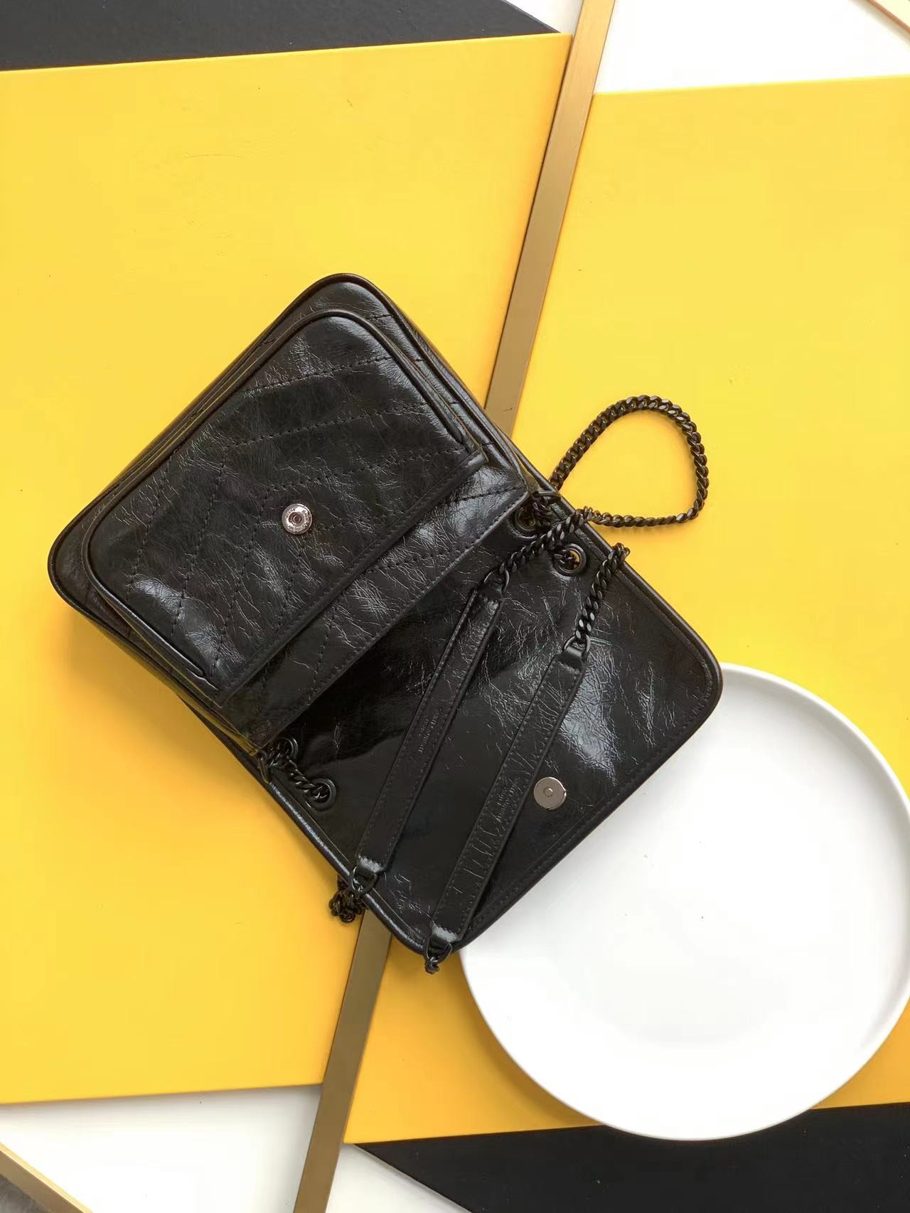 세인트로랑 니키 베이비 누벅 숄더백 블랙 (22cm)