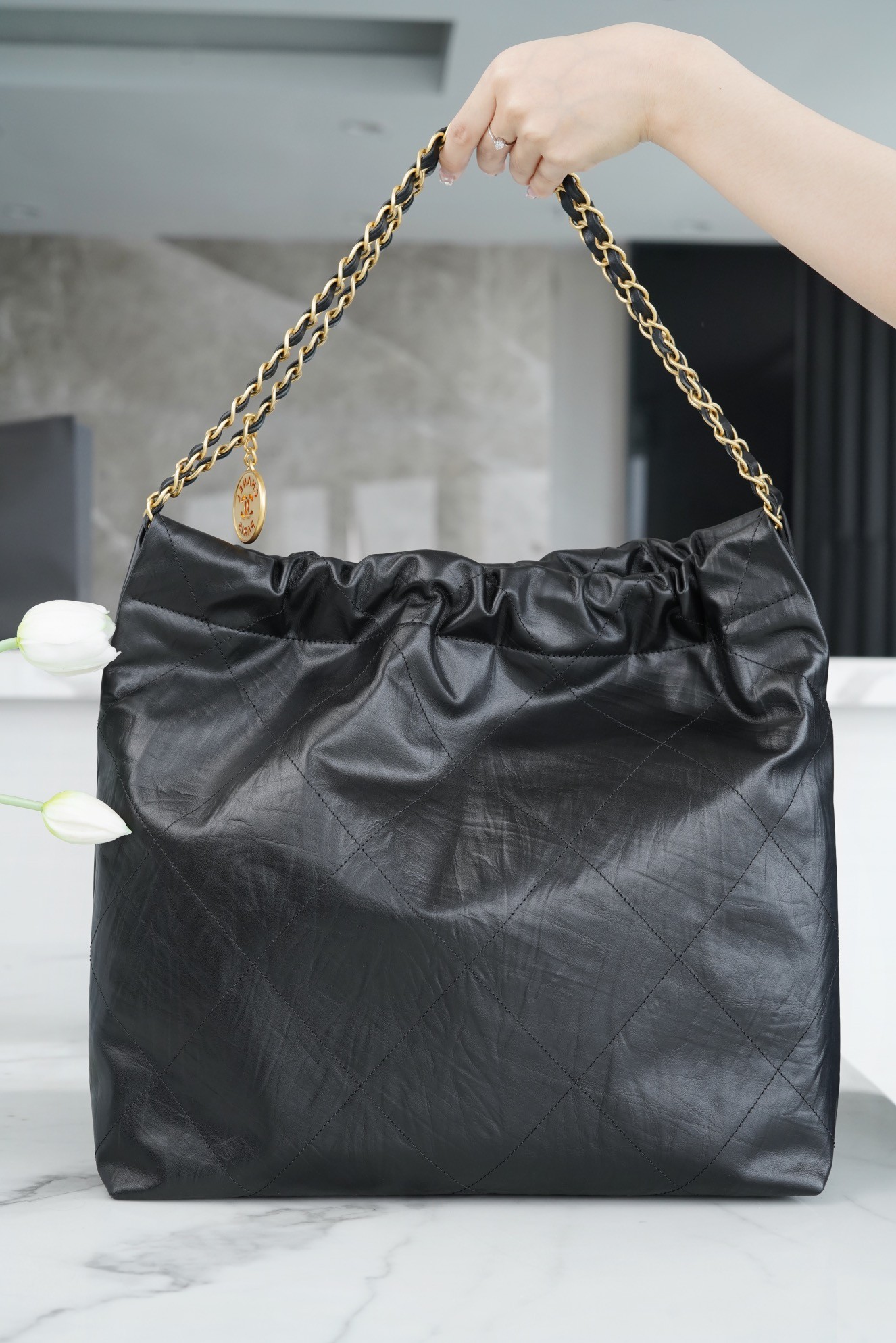 샤넬 22백 미듐 블랙 금장 (팬더샵)