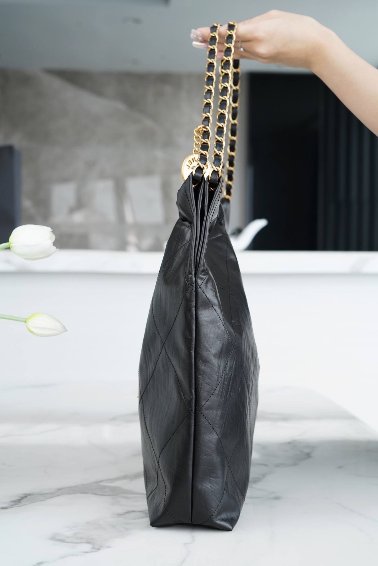 샤넬 22백 미듐 블랙 금장 (팬더샵)