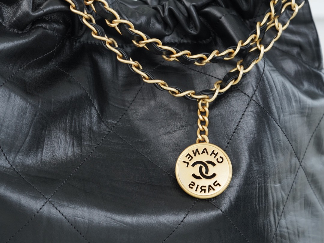 샤넬 22백 미듐 블랙 금장 (팬더샵)