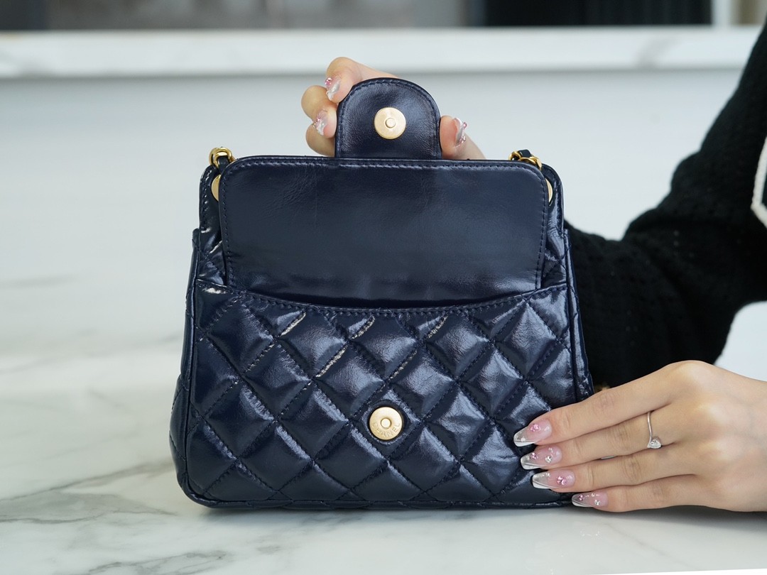 샤넬 23 호보 핸드백 스몰 네이비 골드 (팬더샵)