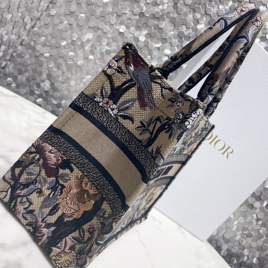 디올 북토트 스몰 쟈뎅 디히비어 (베이지)