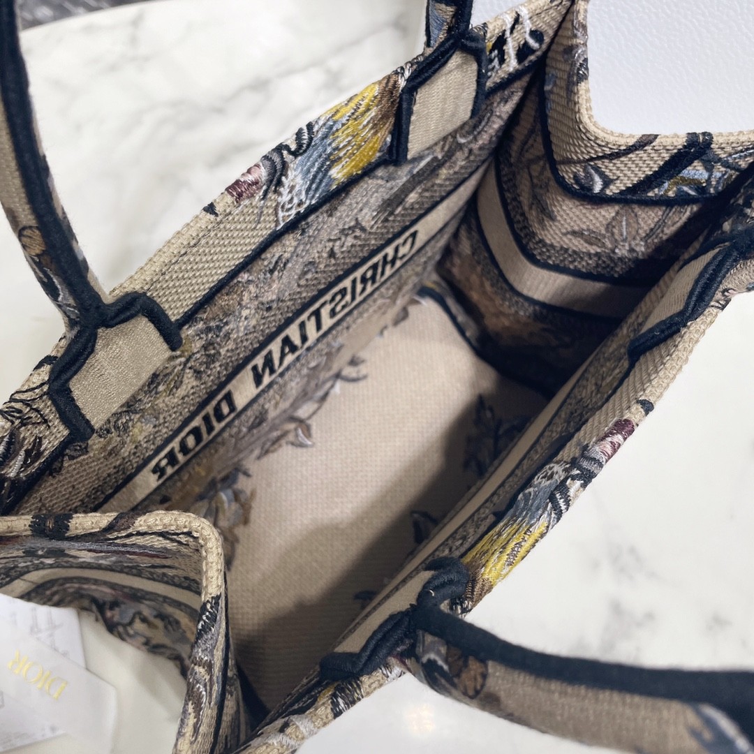 디올 북토트 스몰 쟈뎅 디히비어 (베이지)