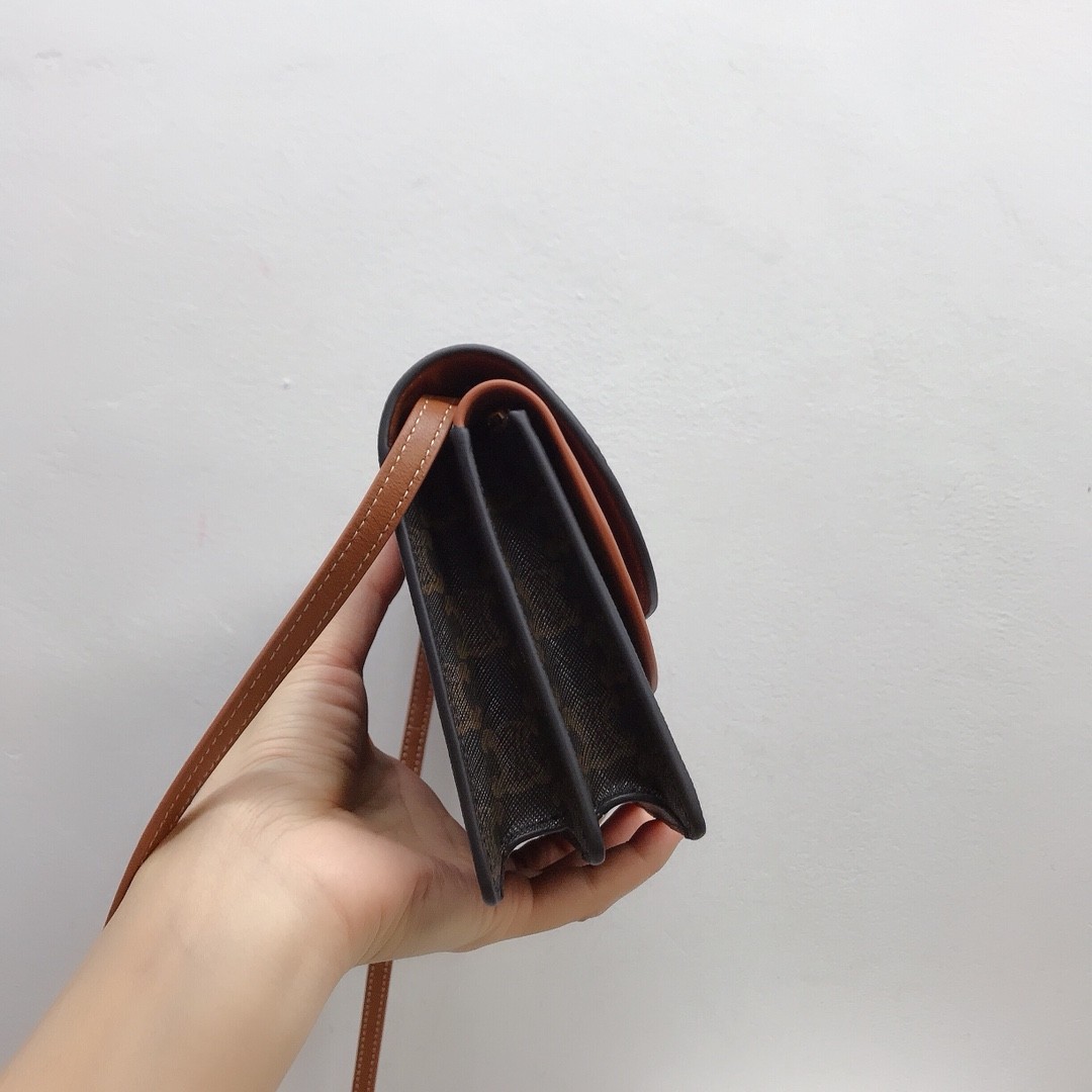 [CELINE-셀린느]  셀린느 웰렛 스트랩 트리옹프 숄더백