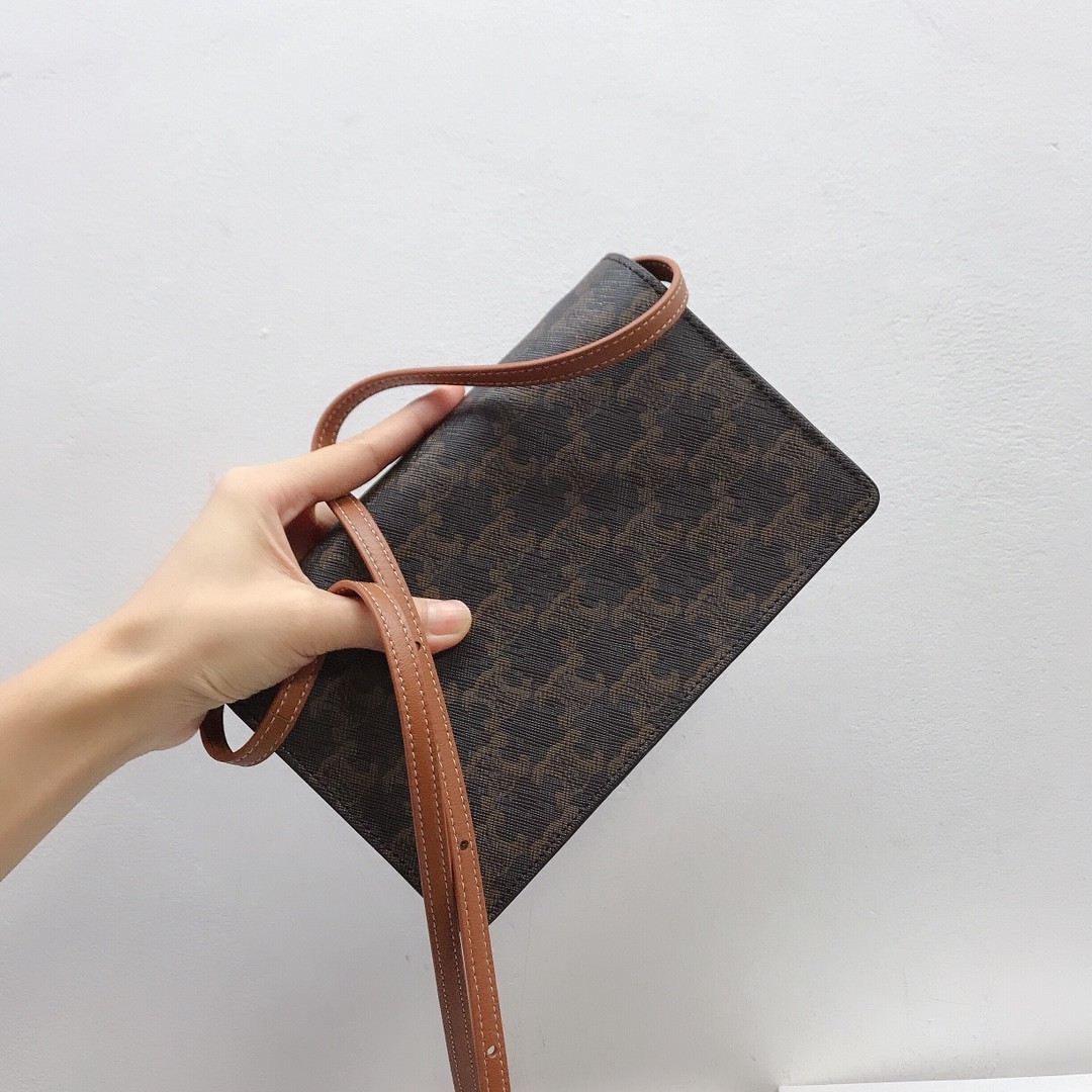 [CELINE-셀린느]  셀린느 웰렛 스트랩 트리옹프 숄더백