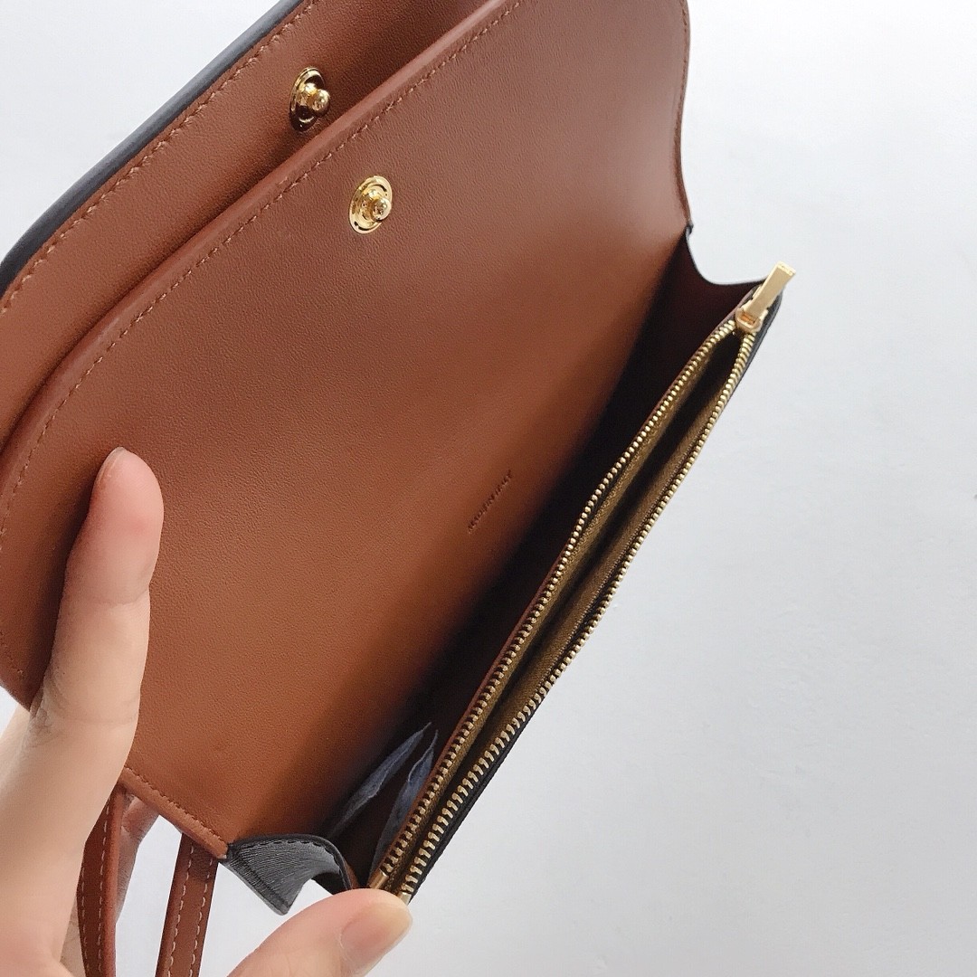 [CELINE-셀린느]  셀린느 웰렛 스트랩 트리옹프 숄더백