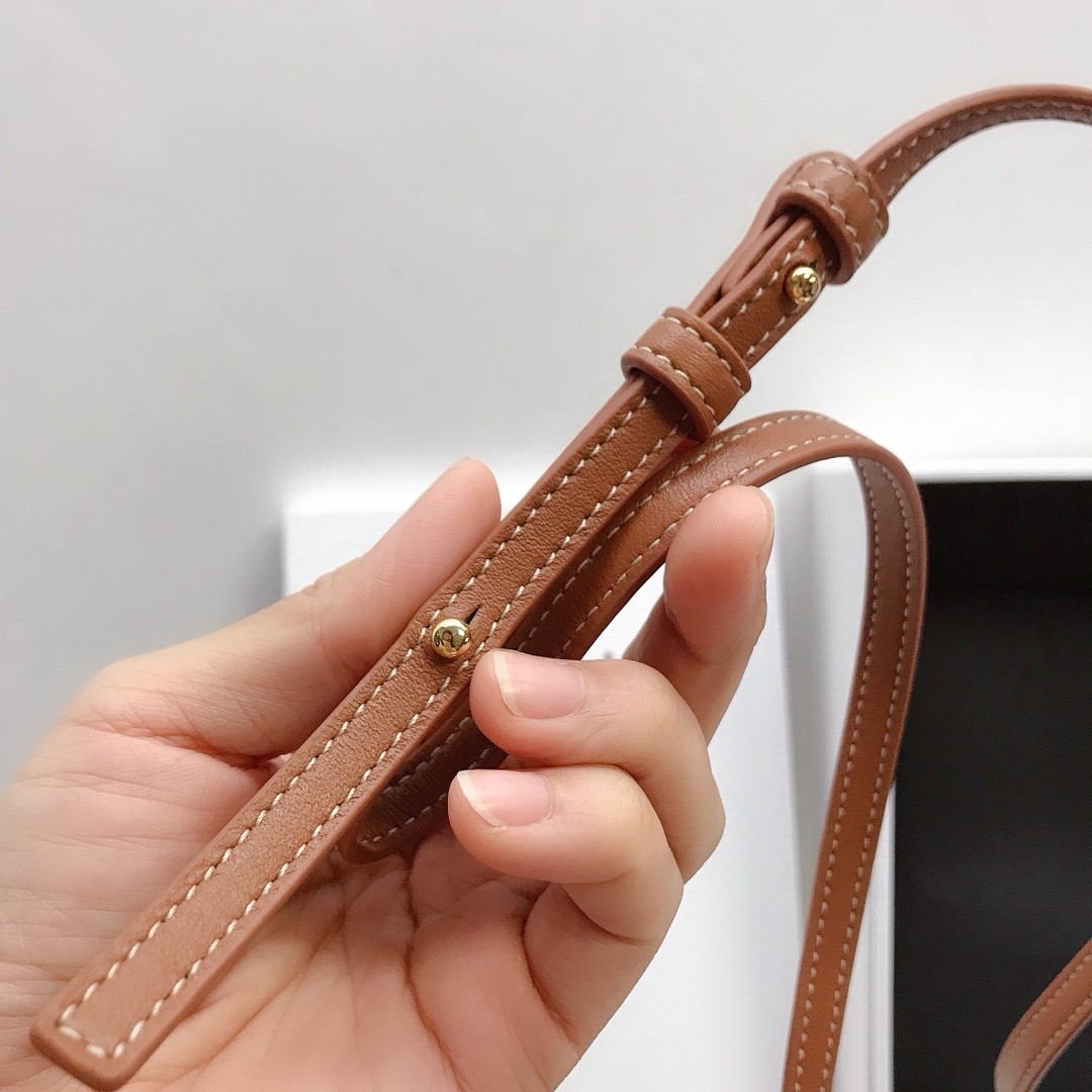 [CELINE-셀린느]  셀린느 웰렛 스트랩 트리옹프 숄더백