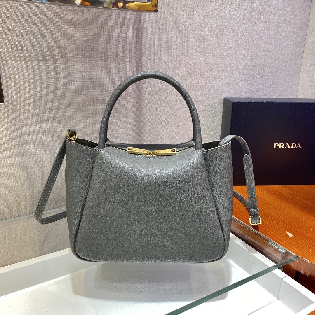 프라다 사피아노 레더 토트백