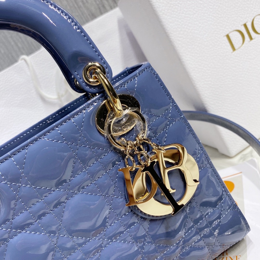 디올 레이디백 페이던트 금장 (인디고)