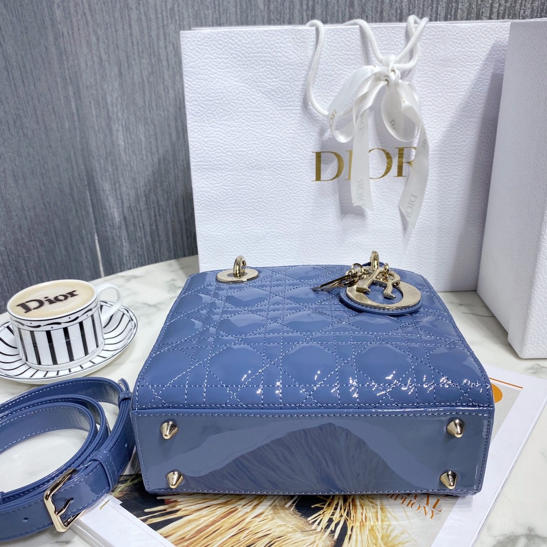 디올 레이디백 페이던트 금장 (인디고)