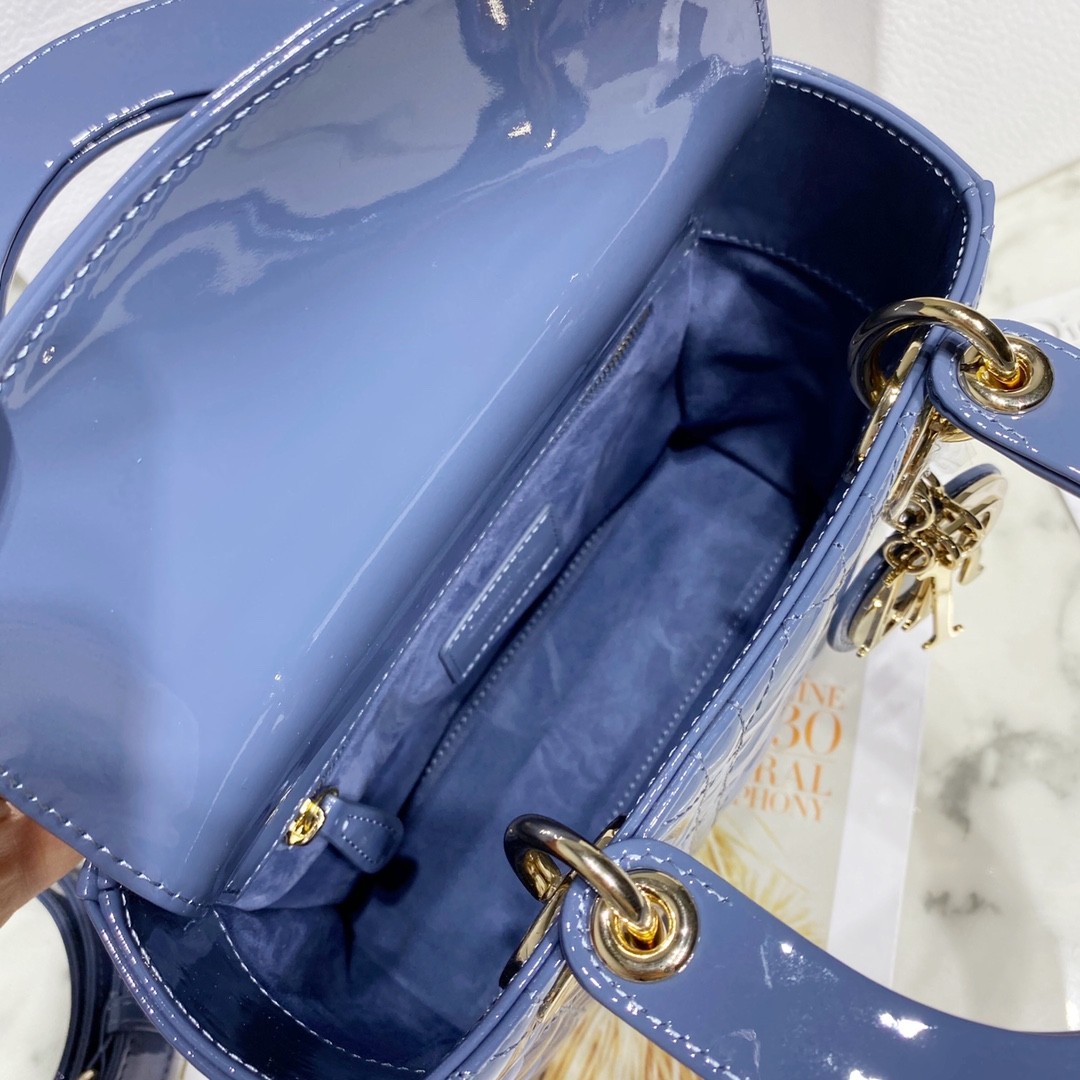 디올 레이디백 페이던트 금장 (인디고)