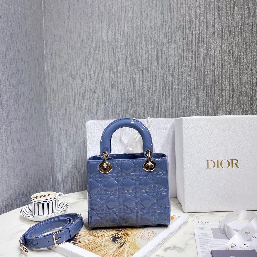 디올 레이디백 페이던트 금장 (인디고)