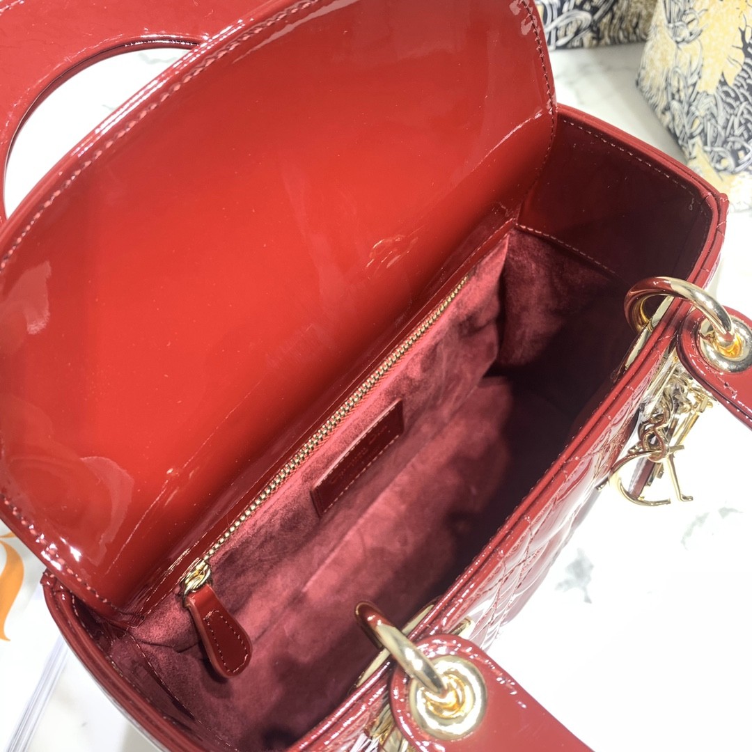 디올 레이디백 페이던트 금장 (레드)