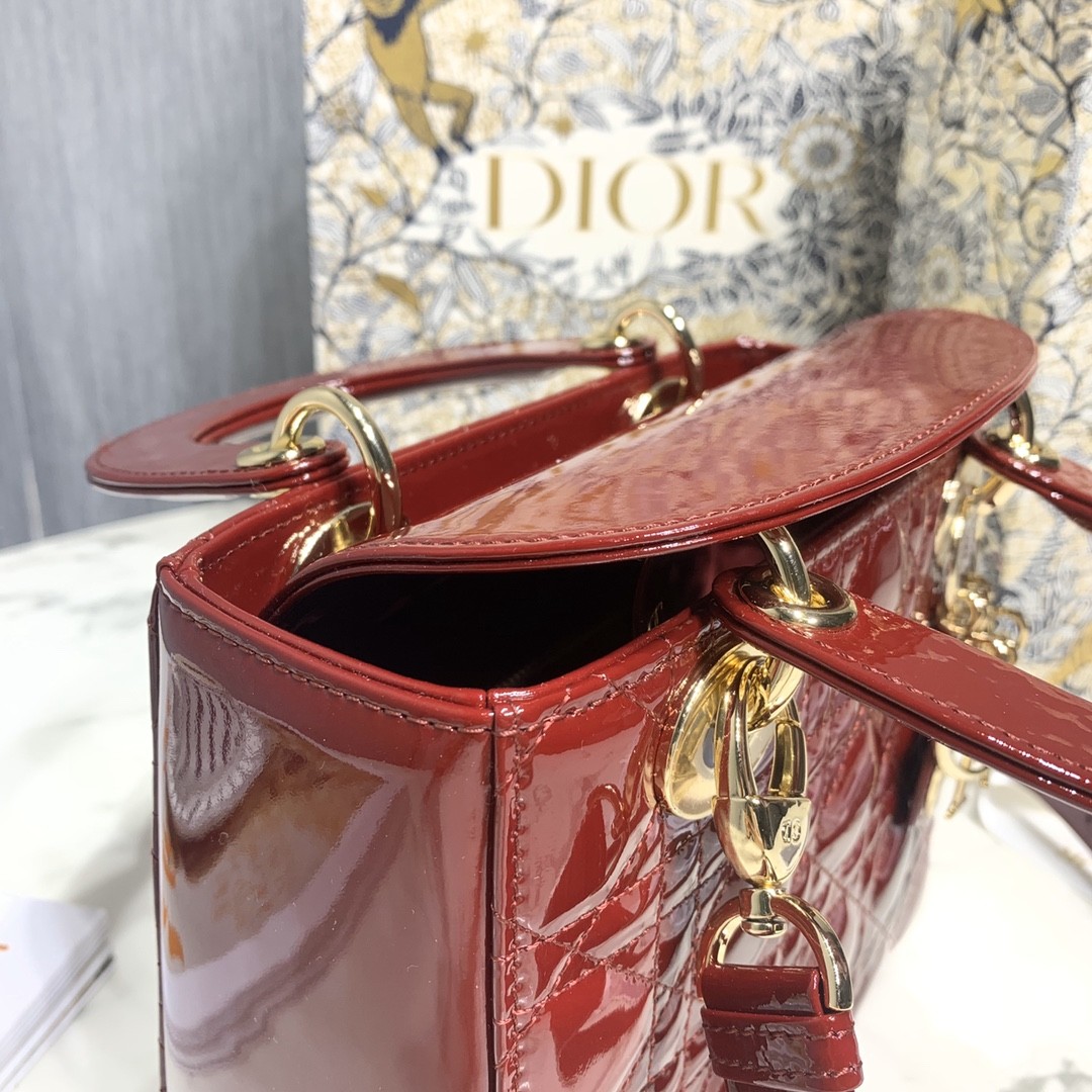 디올 레이디백 페이던트 금장 (레드)