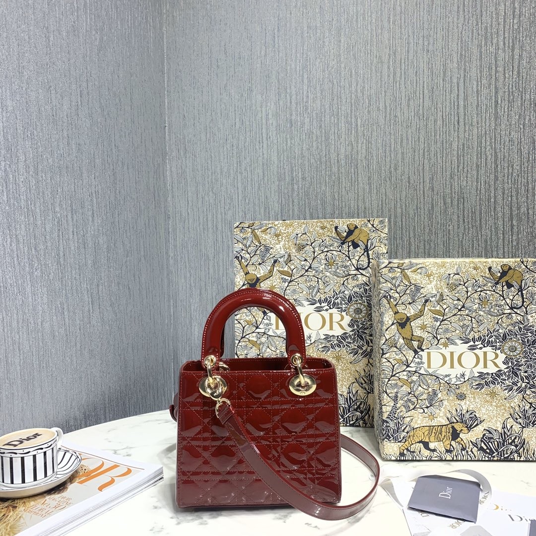 디올 레이디백 페이던트 금장 (레드)