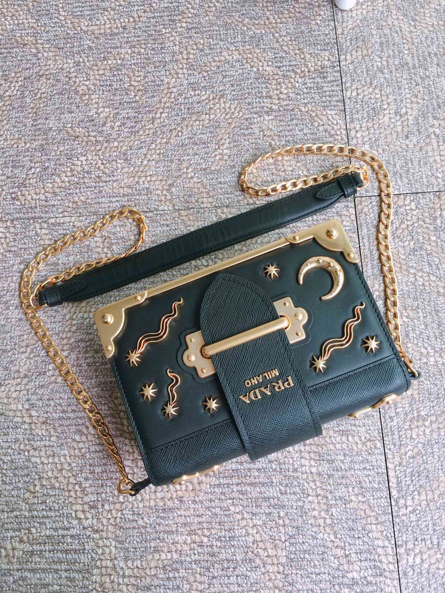 프라다 카이에 블랙 미니 체인 숄더백