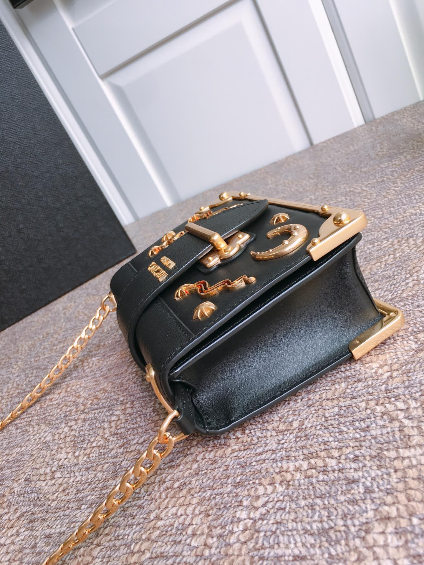 프라다 카이에 블랙 미니 체인 숄더백