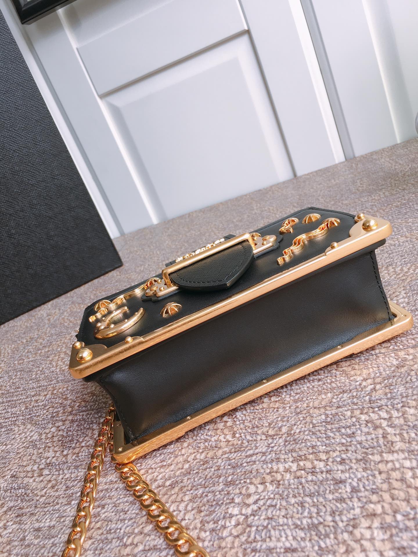 프라다 카이에 블랙 미니 체인 숄더백