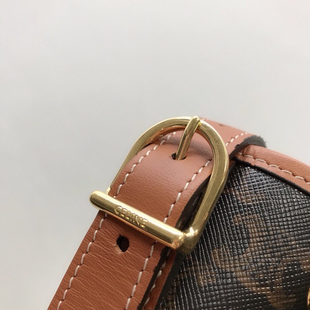 [CELINE-셀린느]  스몰 드로우스트링백 - 트리옹프 캔버스 & 카프스킨 탠 버킷백