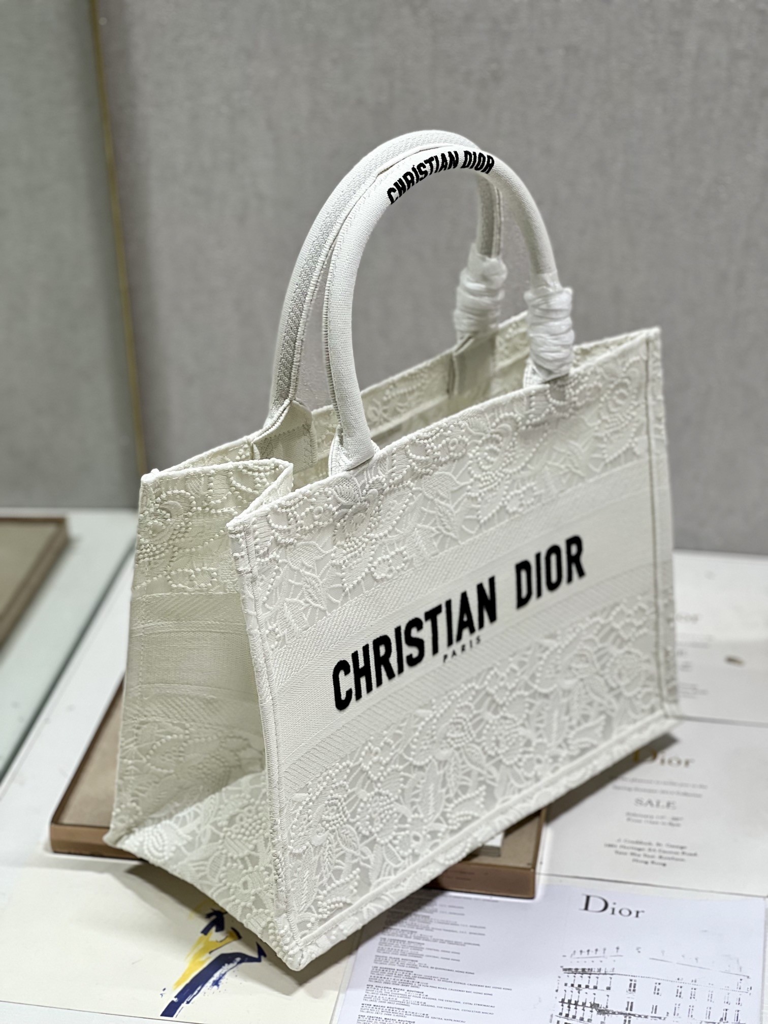 디올 북 토트백 미듐