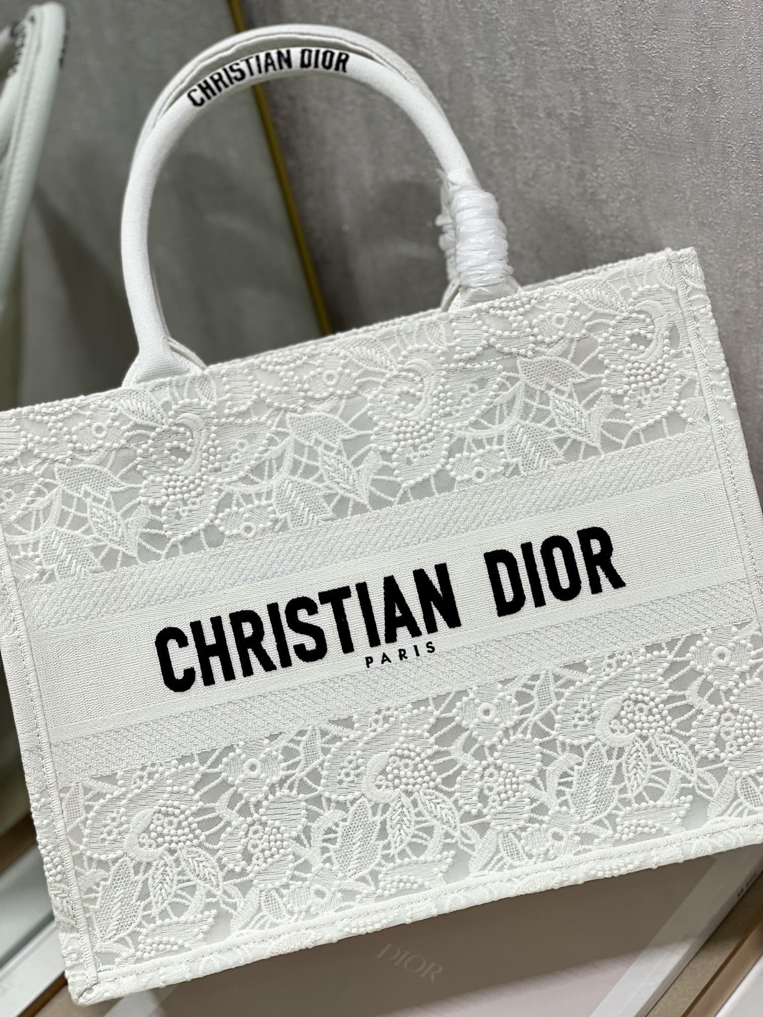 디올 북 토트백 미듐