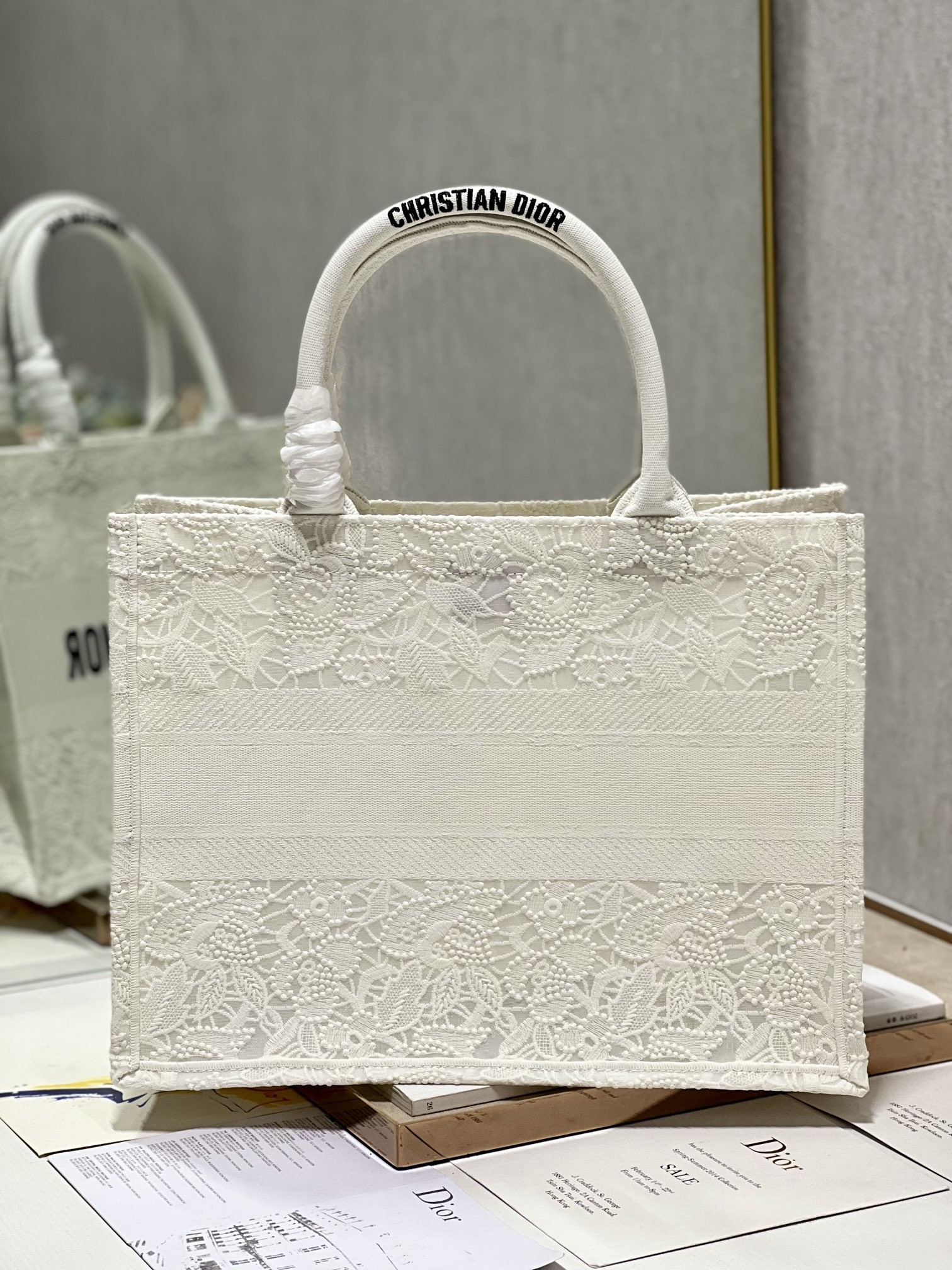 디올 북 토트백 미듐