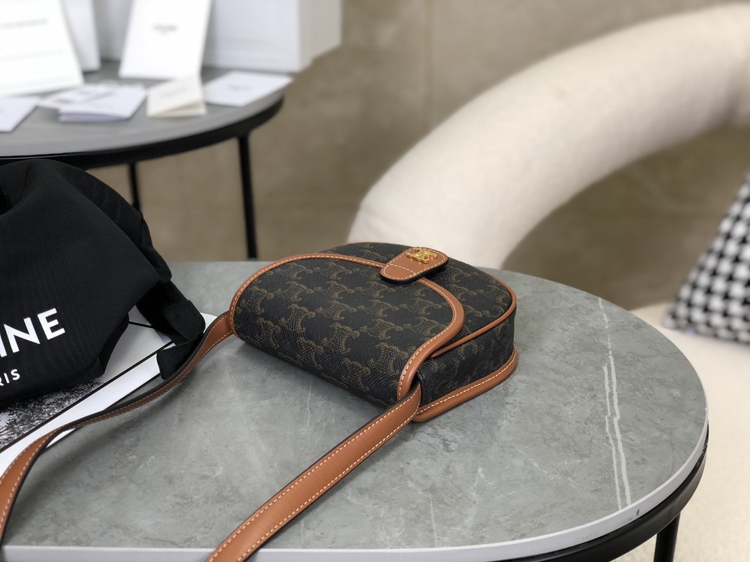 [CELINE-셀린느]  클레아 베사체 - 트리옹프 캔버스 & 카프스킨 탠  [백경]