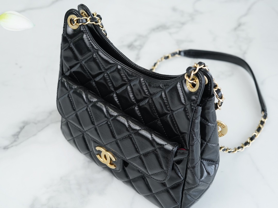 샤넬 호보백 샤이니 크럼플드 카프스킨 & 골드 메탈 블랙 (팬더샵)