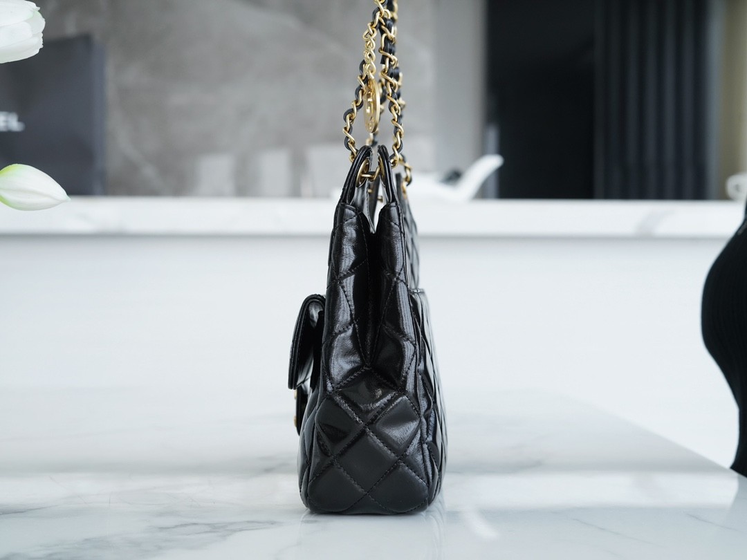 샤넬 호보백 샤이니 크럼플드 카프스킨 & 골드 메탈 블랙 (팬더샵)