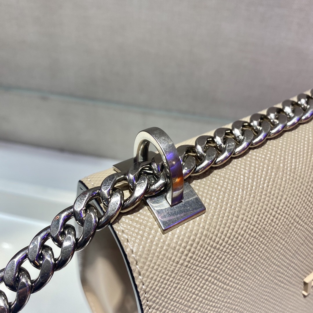 프라다 사피아노 모노크롬 체인 숄더백