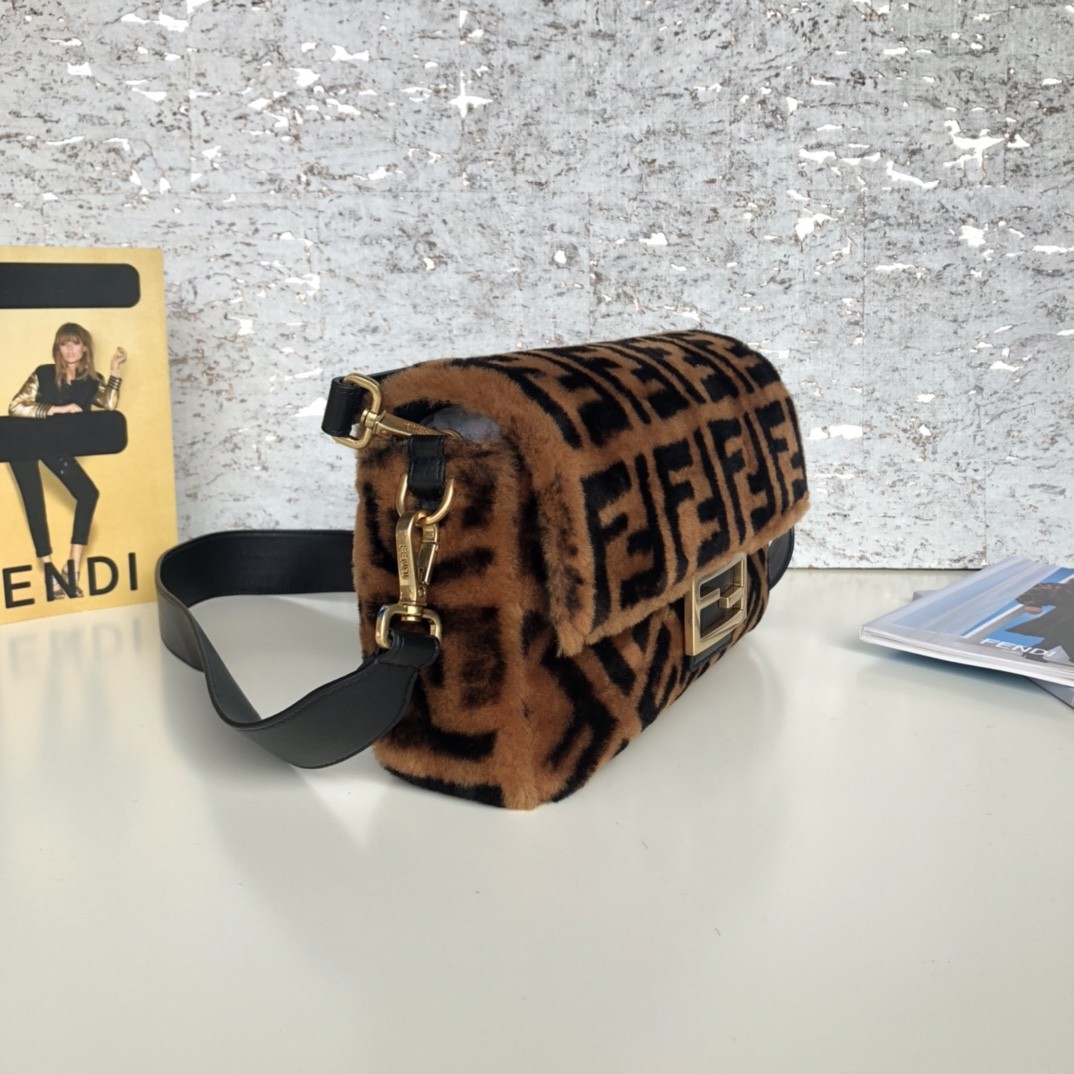 펜디 FENDI 바게트 숄더 백