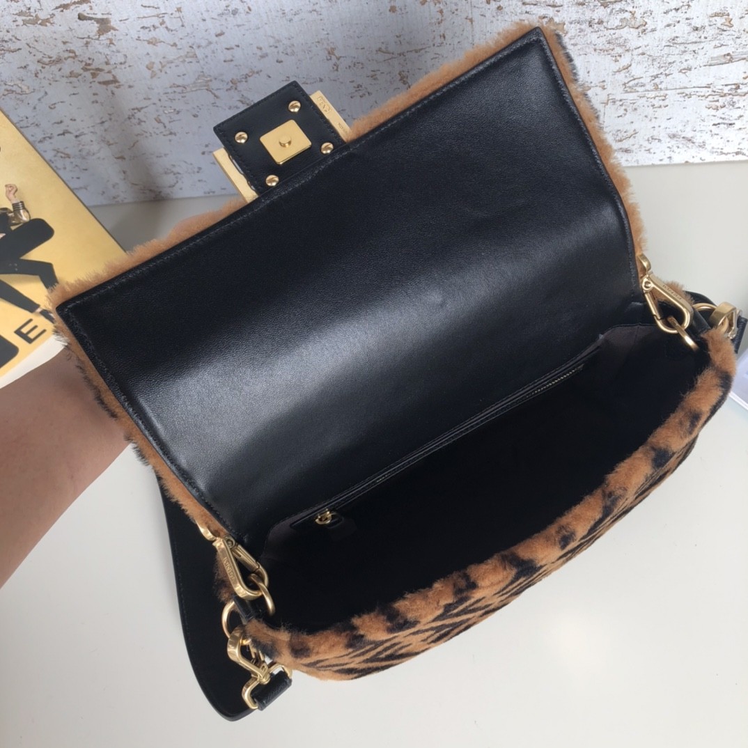 펜디 FENDI 바게트 숄더 백