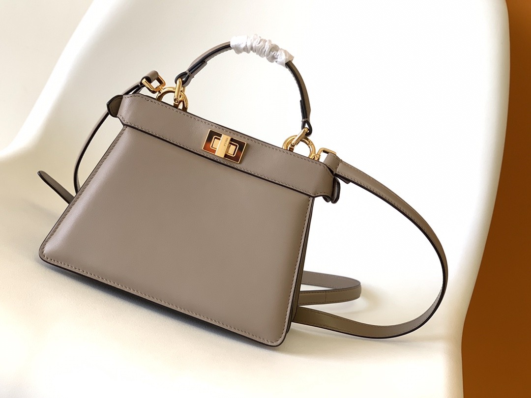 펜디 FENDI 아이코닉 피카부 아이씨유 토트백