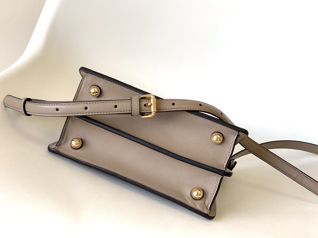 펜디 FENDI 아이코닉 피카부 아이씨유 토트백