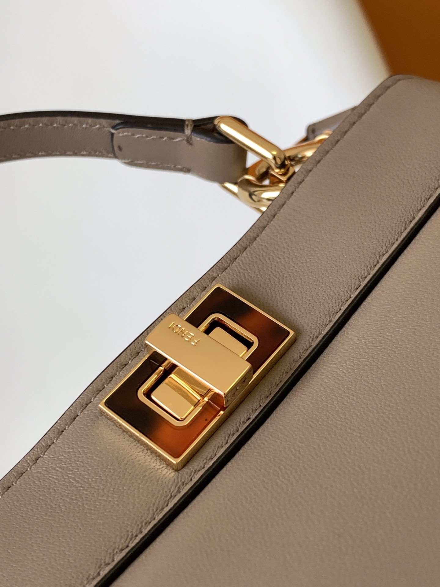 펜디 FENDI 아이코닉 피카부 아이씨유 토트백