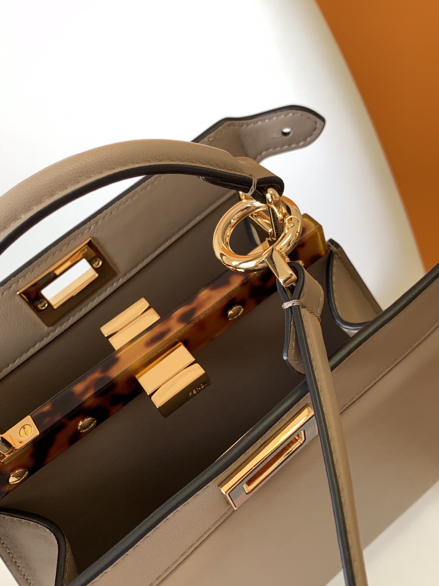 펜디 FENDI 아이코닉 피카부 아이씨유 토트백