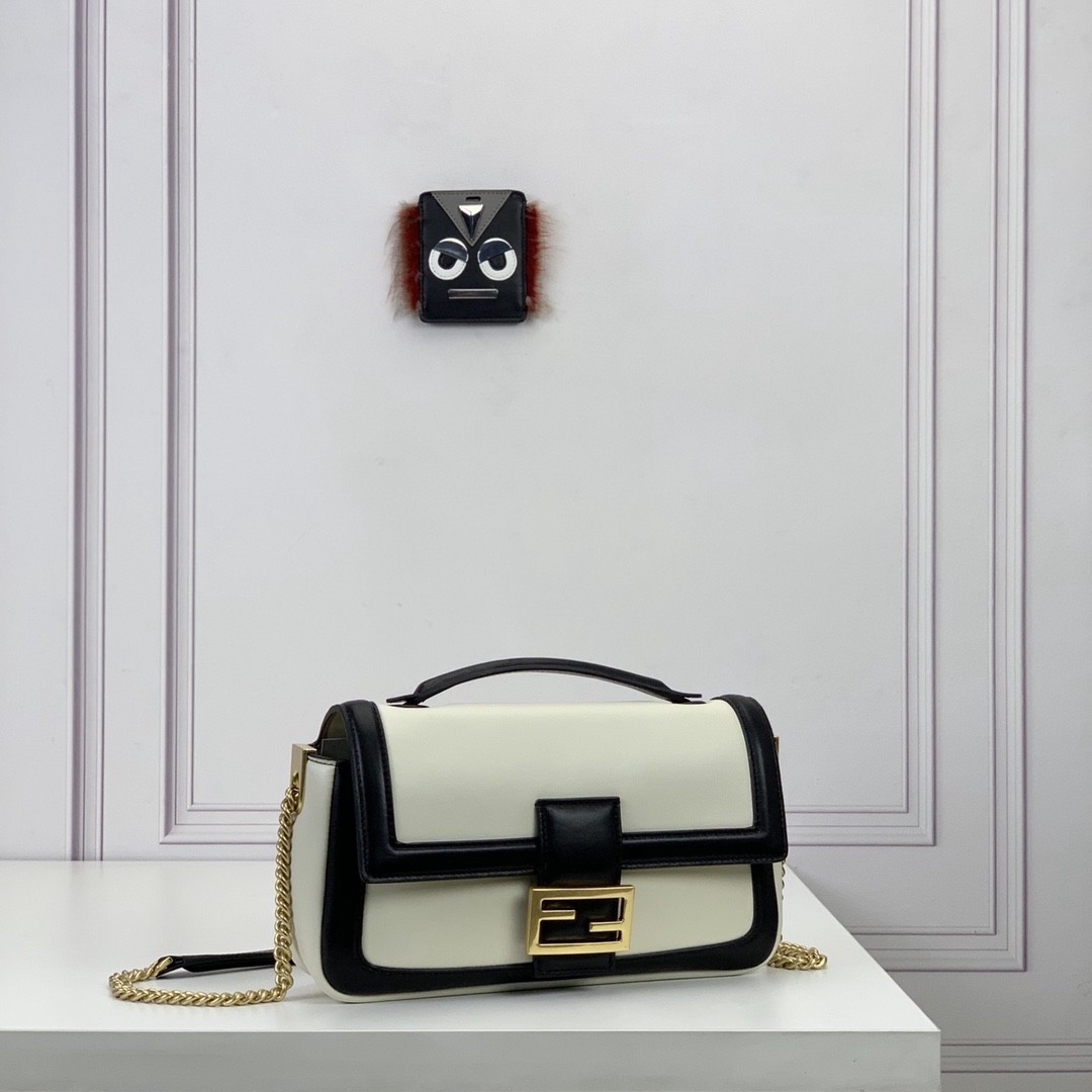 펜디 아이코닉 바게트 숄더백