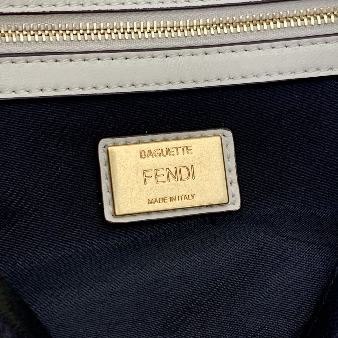 펜디 아이코닉 바게트 숄더백