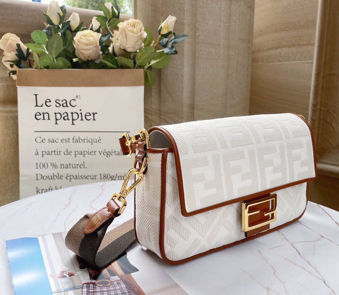 펜디 FENDI Bagutte 바게트 숄더 백