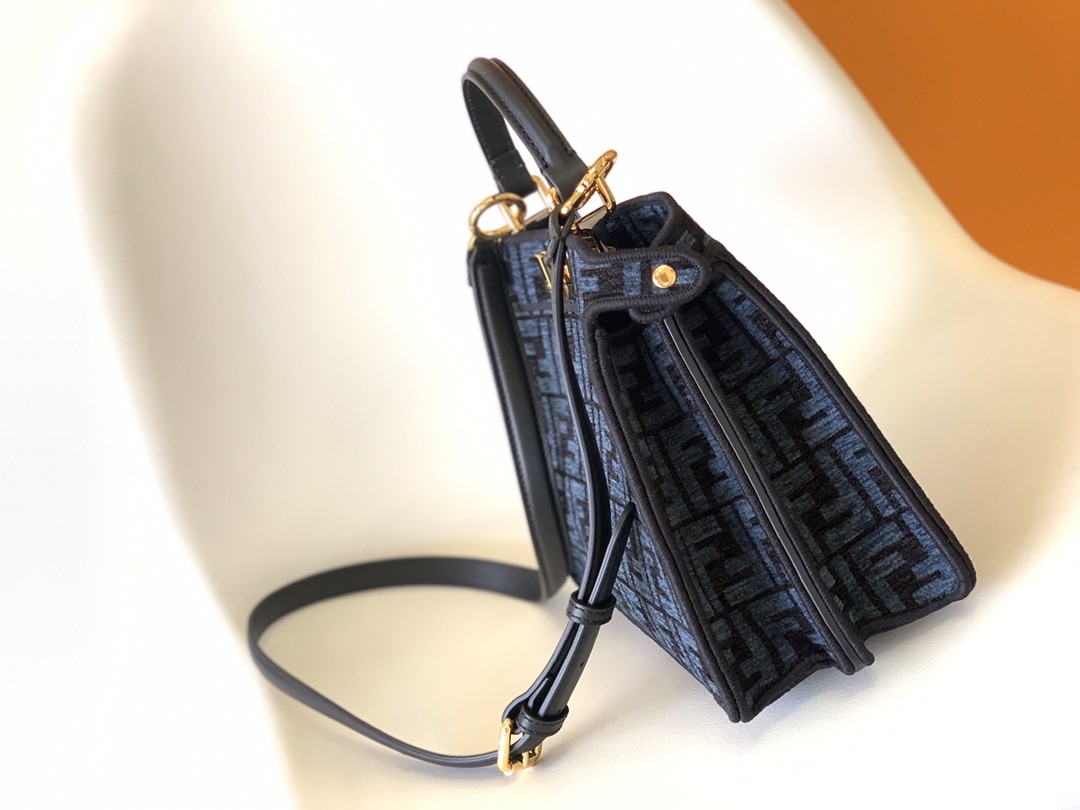 펜디 FENDI Peekaboo ISeeU 피카부 아이씨유 토트 백