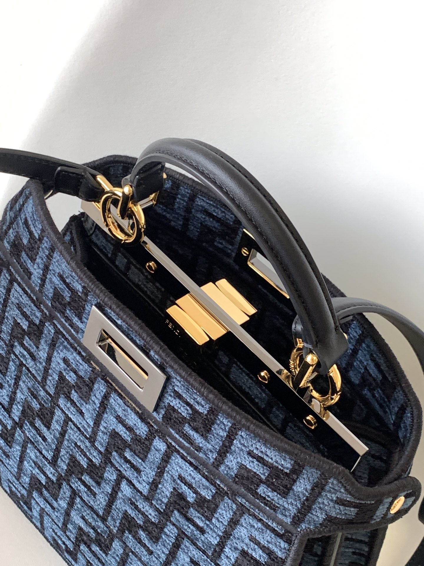 펜디 FENDI Peekaboo ISeeU 피카부 아이씨유 토트 백