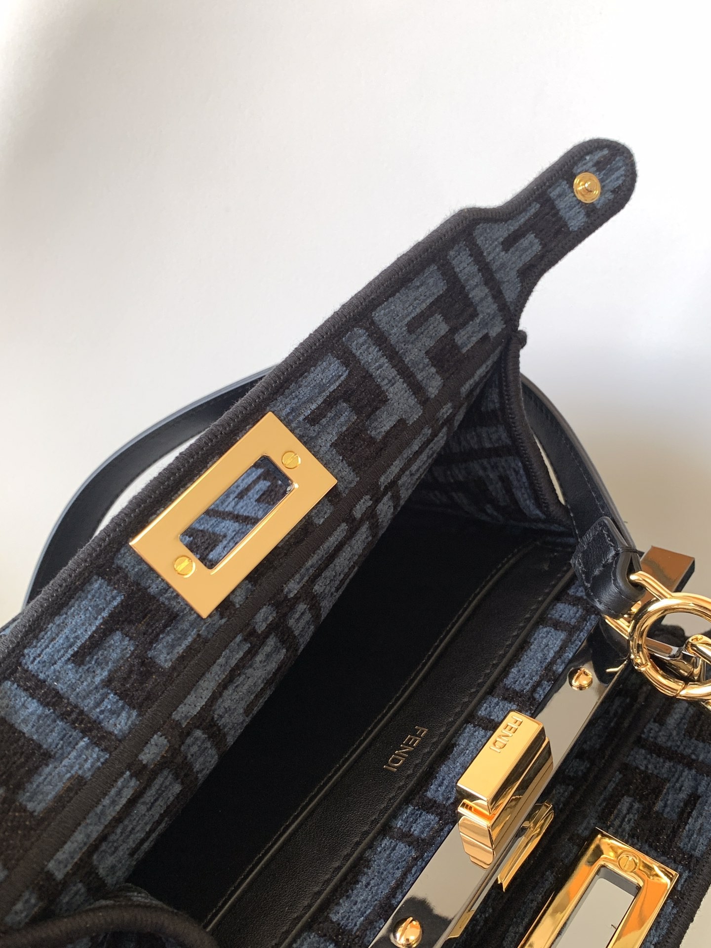 펜디 FENDI Peekaboo ISeeU 피카부 아이씨유 토트 백