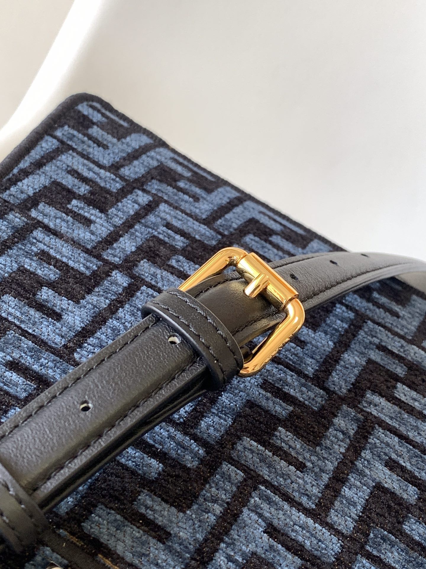 펜디 FENDI Peekaboo ISeeU 피카부 아이씨유 토트 백