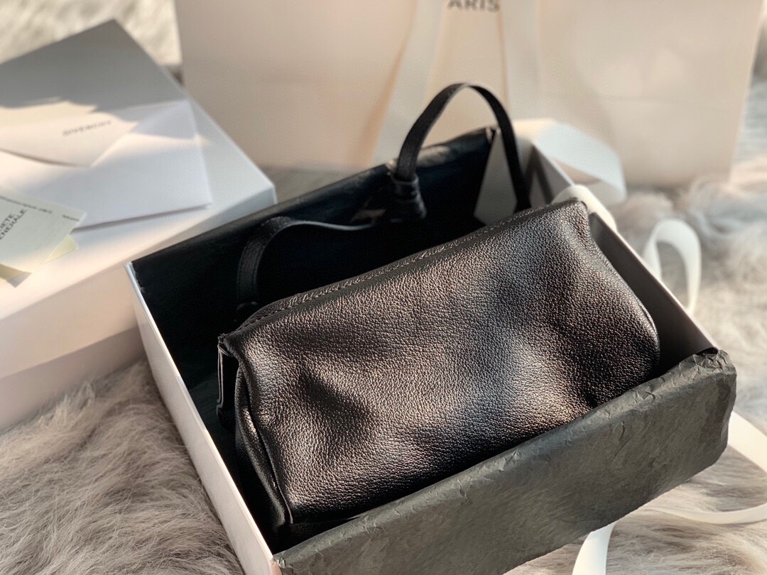 지방시 GIVENCHY 판도라 토트 백