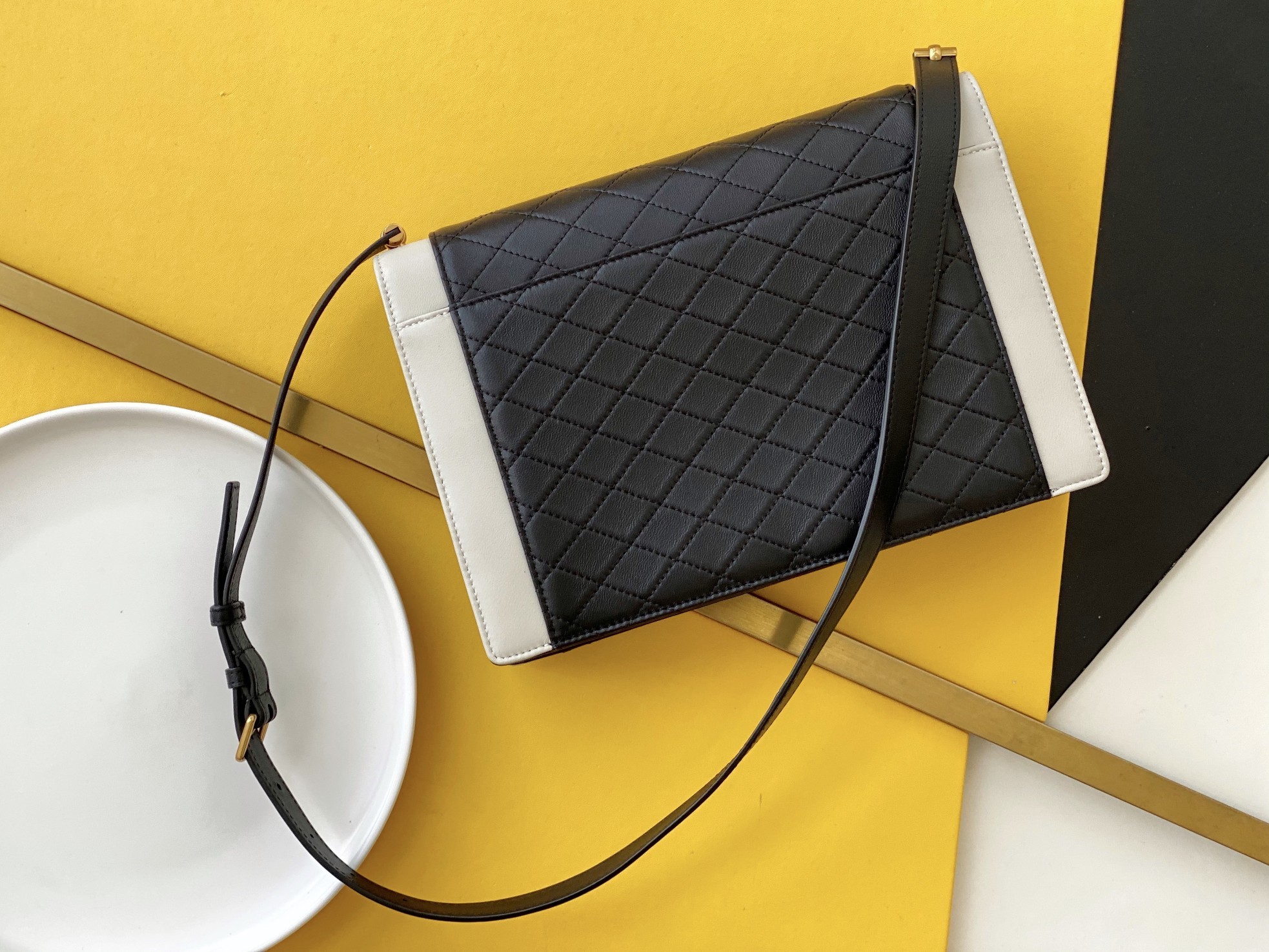 세인트로랑 빈티지 램스킨 가비 사첼 숄더백 (블랙/화이트)