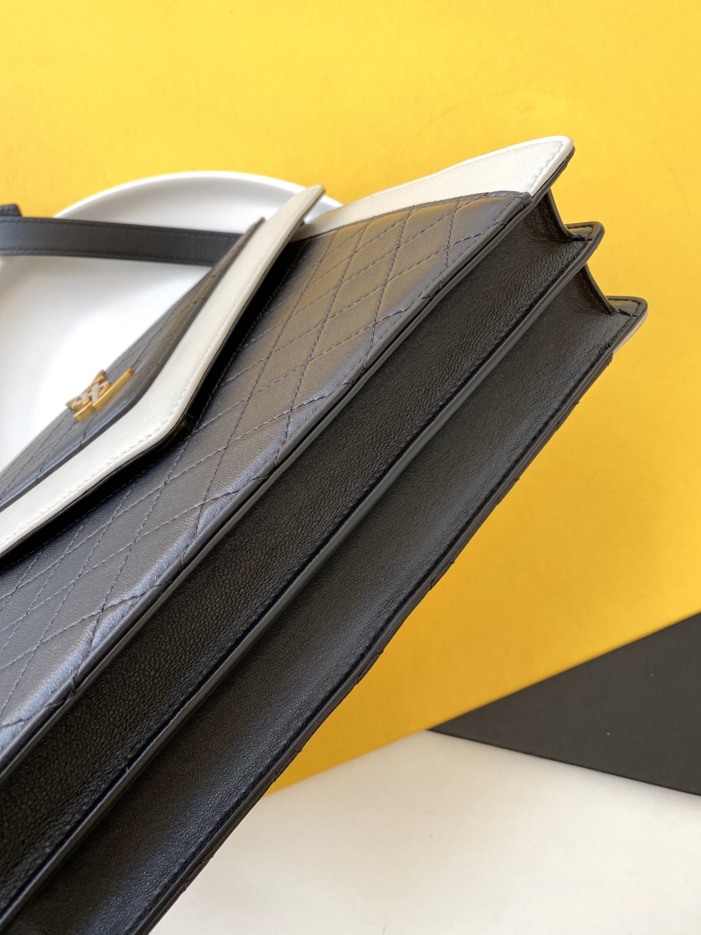 세인트로랑 빈티지 램스킨 가비 사첼 숄더백 (블랙/화이트)