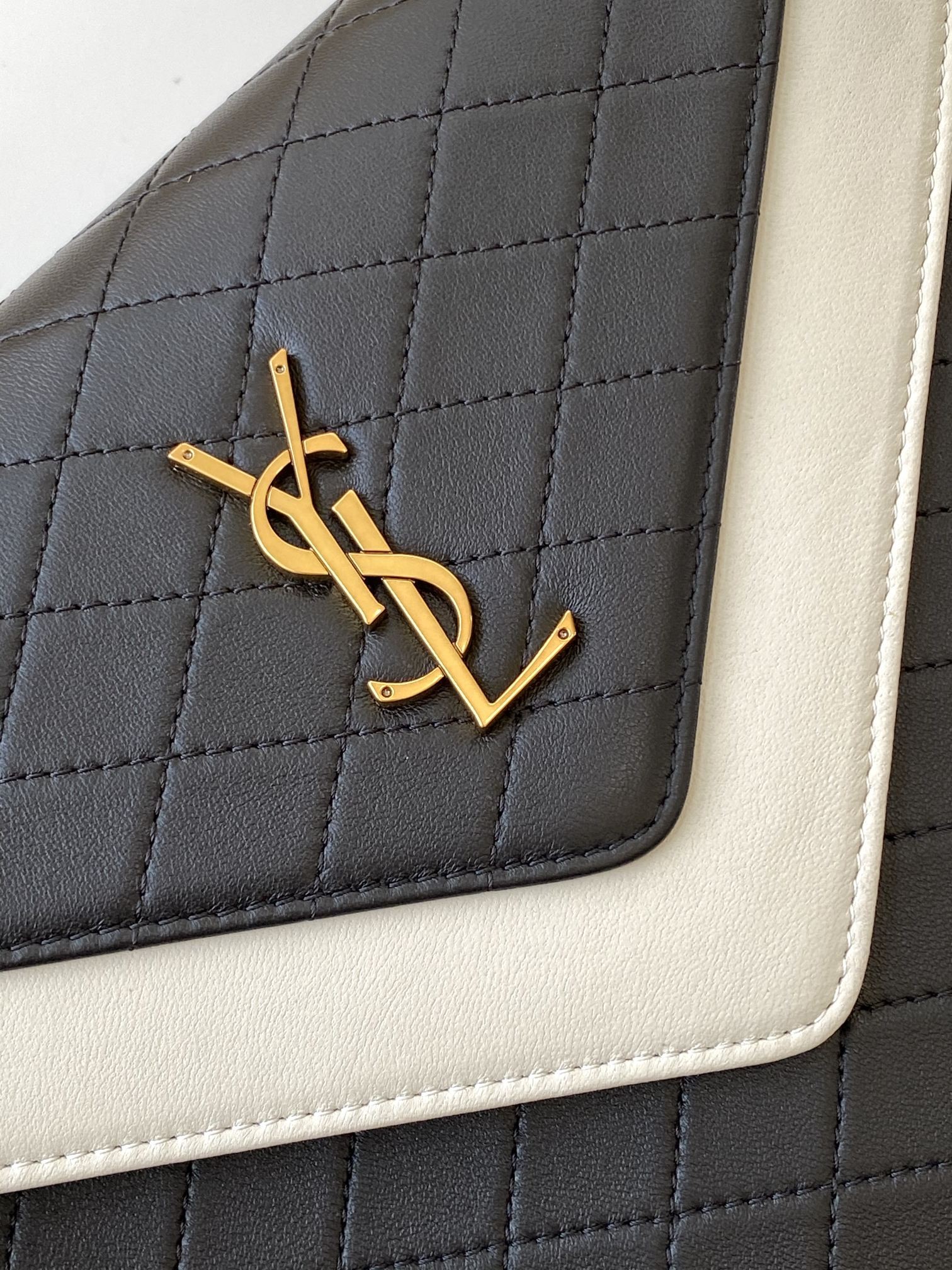 세인트로랑 빈티지 램스킨 가비 사첼 숄더백 (블랙/화이트)