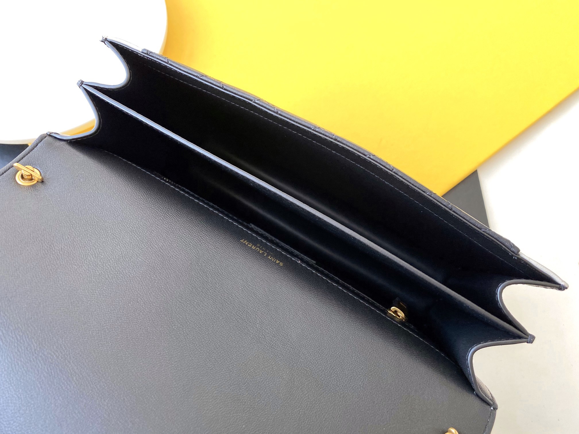 세인트로랑 빈티지 램스킨 가비 사첼 숄더백 (블랙/화이트)