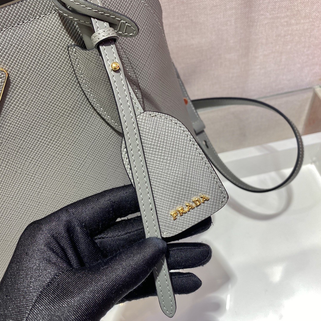 프라다 마니테 토트백 스몰